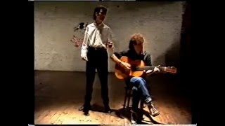 Video thumbnail of "EL ULTIMO DE LA FILA - Aviones plateados (clip 1986)"