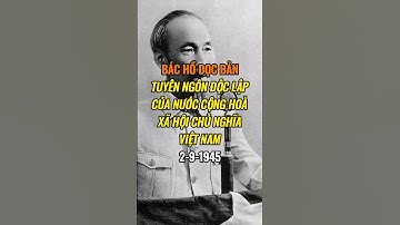 Bác Hồ đọc bản tuyên ngôn độc lập của nước Cộng Hoà Xã Hội Chủ Nghĩa Việt Nam 2-9-1945.