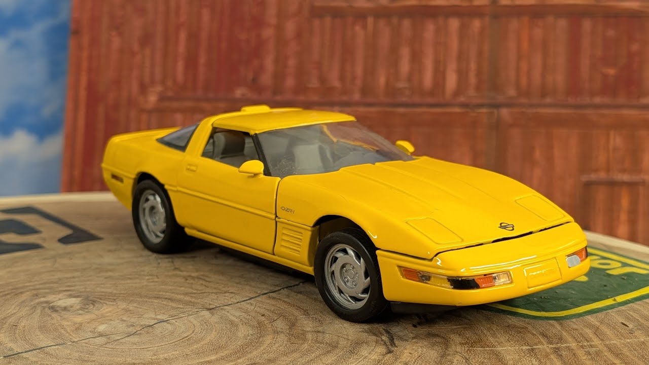 Motor Max 1:24 1993 Chevrolet Corvette - YouTube