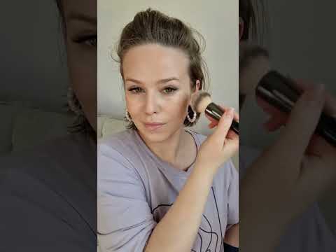 Влажный макияж как у Хайли Бибер