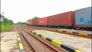 KERETA API PETIKEMAS MELINTAS LANGSUNG ST.CIKAUM