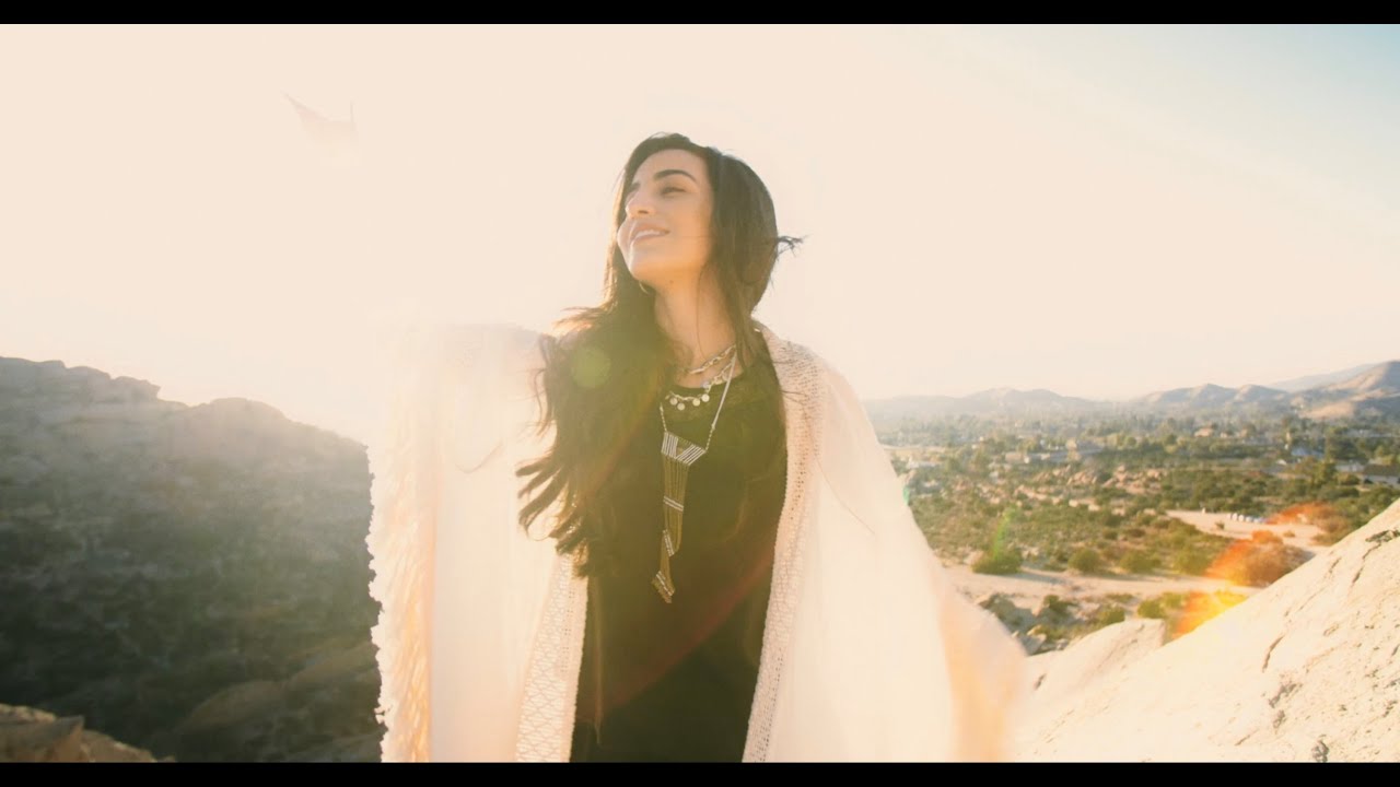 Guarda Dive - Luciana Zogbi (Official Music Video) su YouTube Guarda Dive - Luciana Zogbi (Official Music Video) su YouTube