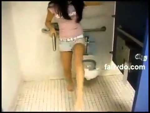 Girl Dance Fail in the Toilet
