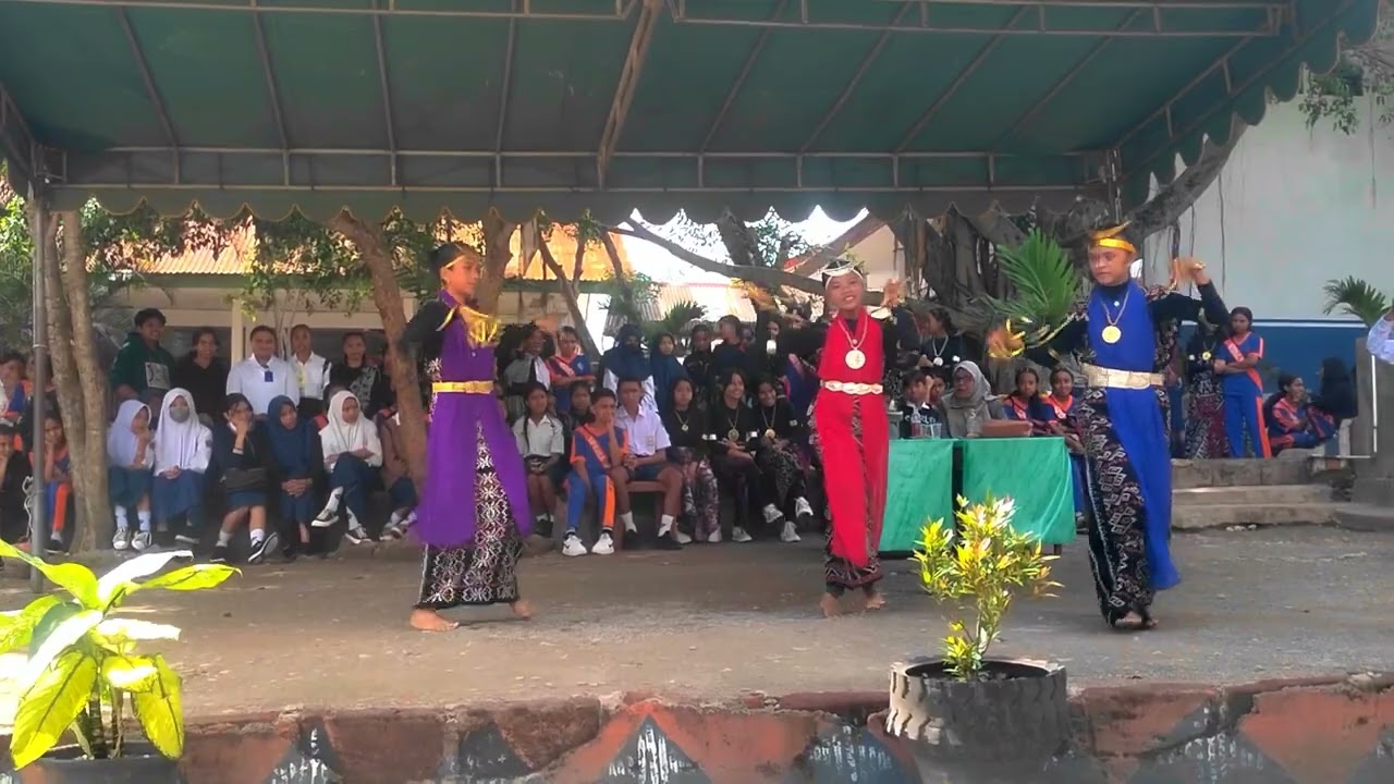 Tarian kreasi SMP N 1 Soe | XFlobamora 2023 #flobamora