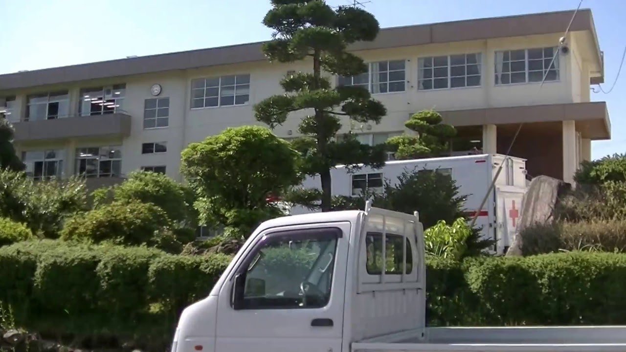 熊本地震１ヵ月ー阿蘇郡西原村の西原中学校は全国から支援団体が集まる② - YouTube 前坂俊之チャンネル