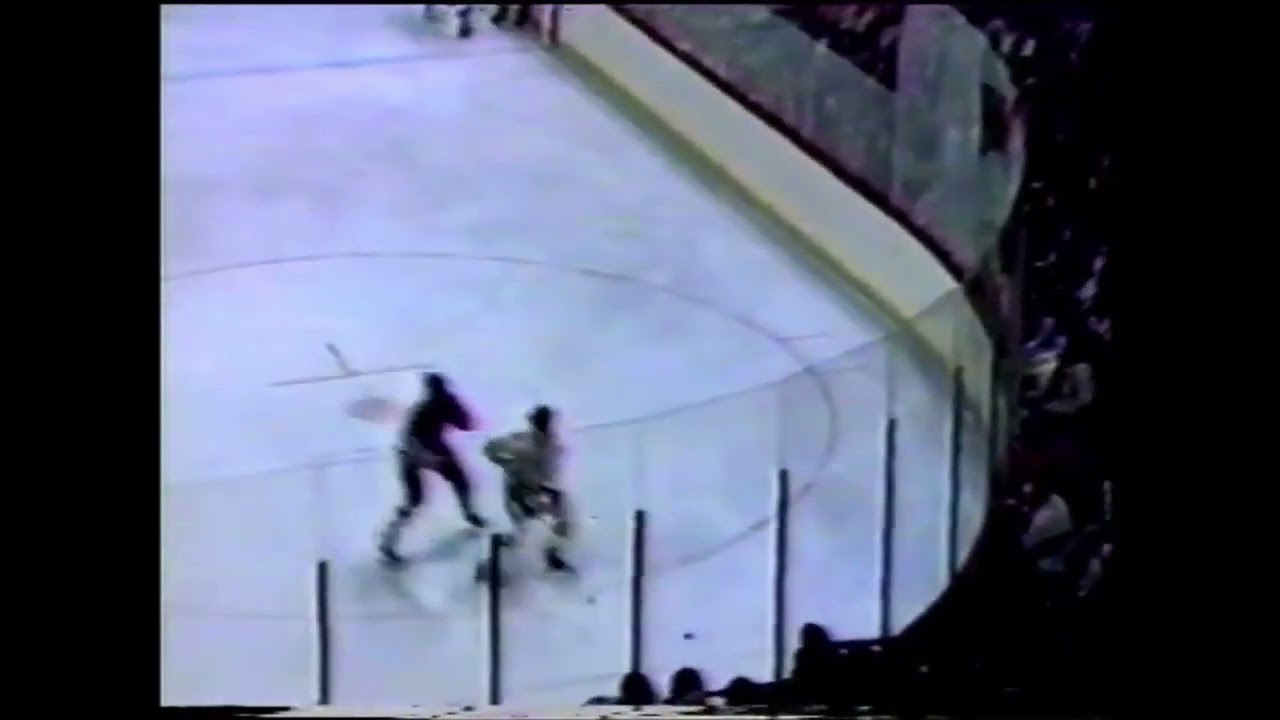 Garry Howatt Vs Wayne Cashman 04.17.80