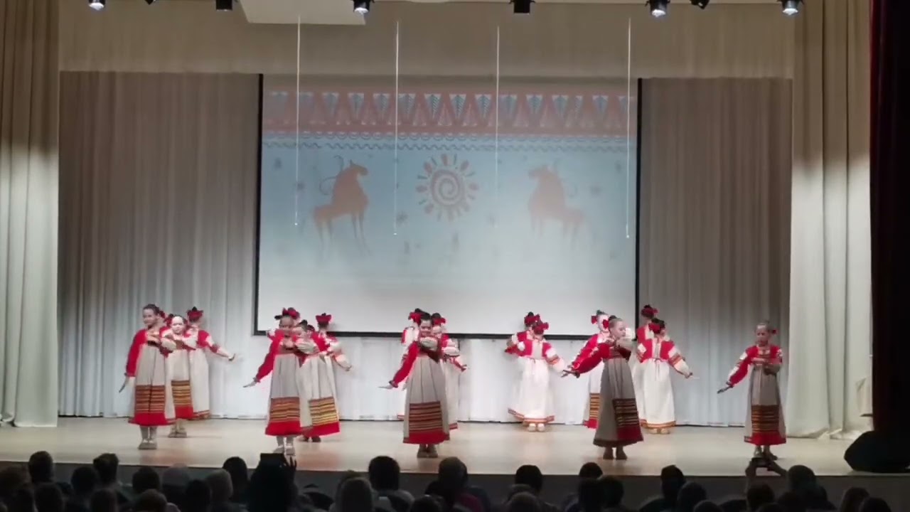 «Плясовая в лапоточках,да с хлопотушками» – младшая группа, Образцовый коллектив «Капельки»