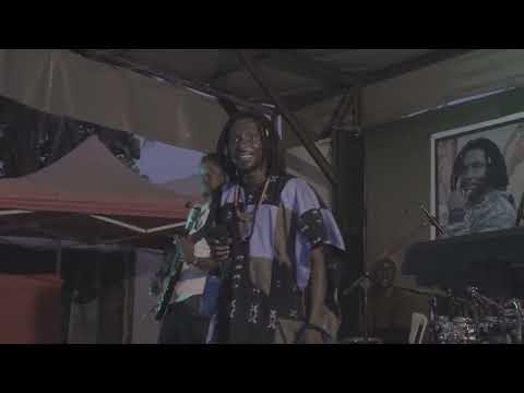 ANAKÉ - Far Away version live