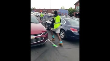 Man attacks cart pusher at grocery store