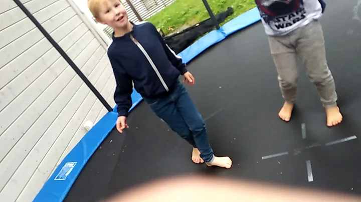 Adam og Lukas og Phillip Hopper p Trampoline Part 3