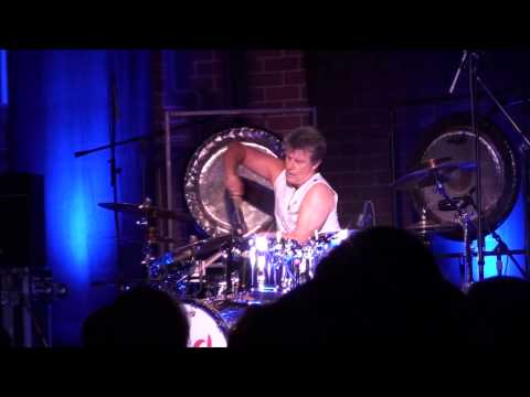 Asia - The Heat Goes On / Drum Solo
