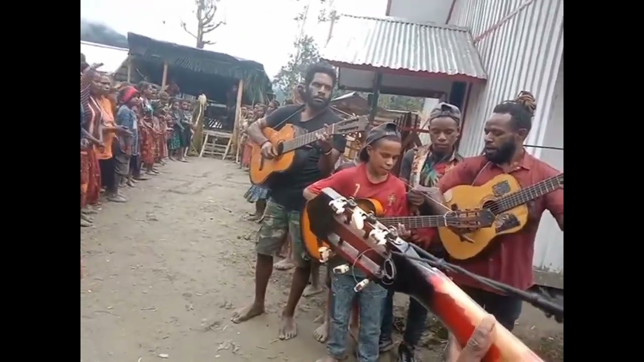 musik lokal Negeri matahari Yali Kemumanggen.