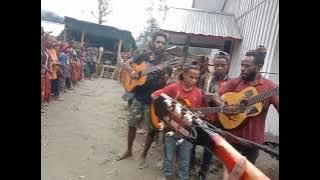 musik lokal Negeri matahari Yali Kemumanggen.