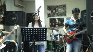 Download Lagu Berpaut DiDahan Cinta (Cover by Qurnia) MP3