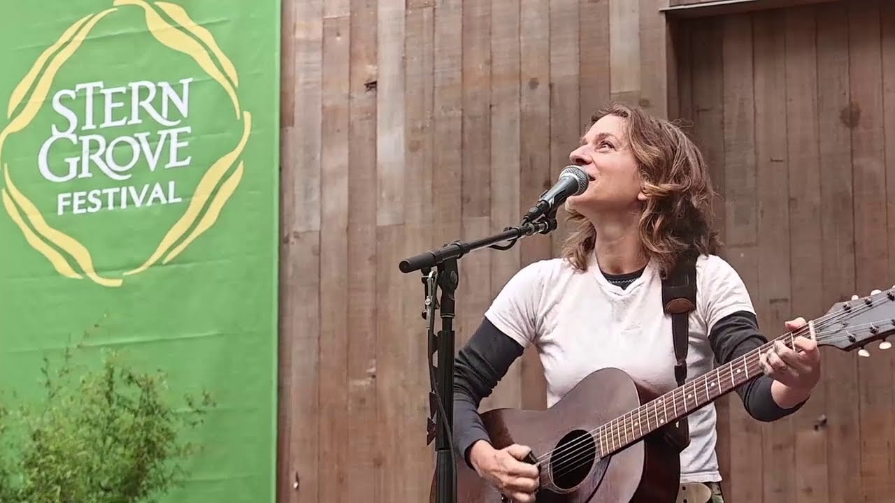 Ani DiFranco - The Thing At Hand (new song 2022) Ani DiFranco - The Thing At Hand (new song 2022)
