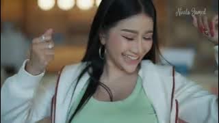 Download lagu Karoeke  lirik Pakek ade Bang by Novita jamed/Baby novita