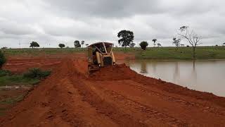 Trator d4e Terminando  Barragem do Açude