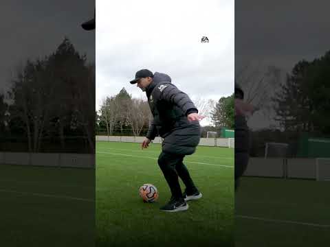 Pochettino gets involved in finishing drill with specs!