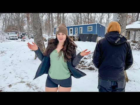 Unexpected Snow Storm Hits The Homestead | Unprepared Life Off Grid