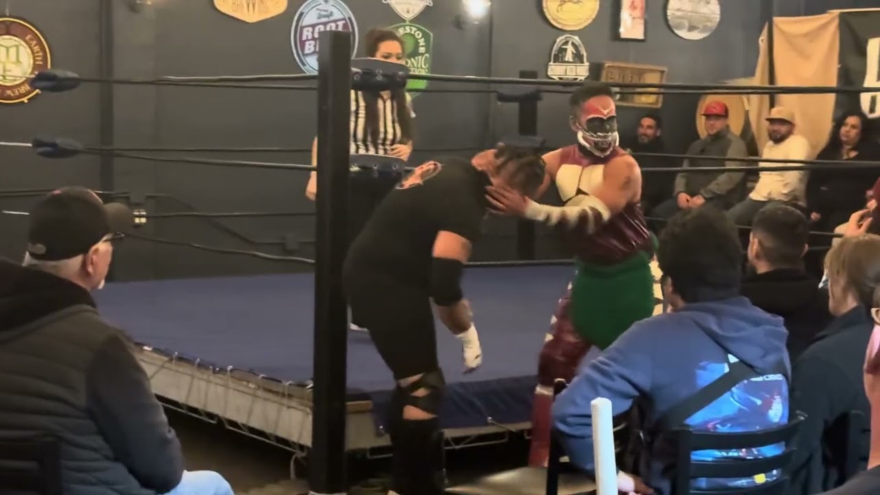 HITMAN Wayne vs El chupacabra 