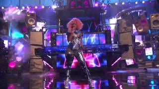 Miniatura de vídeo de "David Guetta ft. Nicki Minaj - Turn Me On and Super Bass Live At AMA 2011"