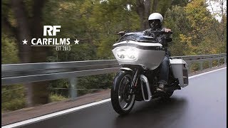 2019 Unique | Harley Davidson - The Movie for Rockstars
Hier seht ihr von Andre seine stolze Harley Davidson.Ein besonders schöner Film, für uns.
Viel Spaß!
Motor
Typ: orig. H-D Revolution, 1247 ccm, Bj.: 2016
Luftfilter: K&N
Auspuffanlage: orig. H-D V-Rod Muscle, schwarz keramikbeschichtet
Endtöpfe: KessTech, Endkappen Eigenbau „Turn Down“
Sonstiges: Seitendeckel von V-Rod Muscle schwarz pulverbeschichtet,
Kühlerverkleidung V-Rod Muscle
Getriebe
Typ: orig. H-D Fünfgang
Primärtrieb: orig. H-D
Sekundärtrieb: orig. H-D
Kupplung: orig. H-D
Fahrwerk
Rahmen: orig. H-D VRSC
Gabel: orig. H-D, Tauchrohrcover Cultwerk
Schwinge: orig. H-D V-Rod
Federbeine: orig. H-D V-Rod
Räder: orig. H-D V-Rod
Reifen: orig. H-D V-Rod
Bremsen: orig. H-D V-Rod
Accessories
Airboxcover: geändert auf H-D V-Rod Muscle
Tankcover: Cultwerk
Fender: vo. Progressive, hi. Gemo-Custom
Lenker: Highway Hawk
Lenkergriffe: Küryakyn
Fußrastenanlage: Küryakyn
Frontlampe: Daymaker
Anzeigeinstrumente: orig. H-D und VDO-Zusatzinstrumente
Rücklicht: orig. H-D Night Rod
Blinker: Nova
Sitz: orig. H-D, neu bezogen
Windschild: orig. H-D schwarz kurz
Verkleidung: orig. H-D Road Glide Modell 2000
Lackierung: German Chop Chop
Specials: Koffer und Heckfender Gemo-Custom; Kofferaufnahme orig. H-D modifiziert durch GCC; Halterung Fairing: Cycle Visions/San Diego, modifiziert durch GCC; Radio: Sony mit Fernbedienung und J+M Rokker 7.25”
Umbau V Rod, Road Rod, V Rod Tourer, V Rod Custombike
Bericht:
https://www.dream-machines.de/bike-portraits/night+rod+bagger_18508.html
►Kontakt-Aufnahme für Automotive Videos
○ FACEBOOK▸ https://goo.gl/BP9BgR
○TWITTER▸ https://twitter.com/Rieolafame
○E-MAIL▸ RF_Carfilms@outlook.de
○INSTAGRAM ▸ https://goo.gl/hWrNiq
►Firmensitz:
○RF CARFILMS
○70173 STUTTGART/Germany
○RF_CARFILMS@outlook.de
Tags: Rieolafame,rieo,rieo lafame,riolafame,rio la fame,carporn,,tuning,autos,vag,cars,videos,fame,automotive,carfilms,carporn, RF Carfilms, RFCARFILMS, CARFILMS, 2019 Unique | Harley Davidson - The Movie for Rockstars