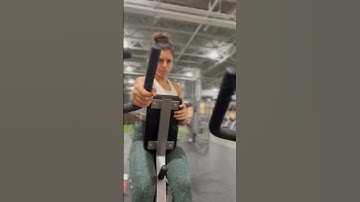 How to Use The Iso Lateral Row Machine #howto #gymtips #gymshorts