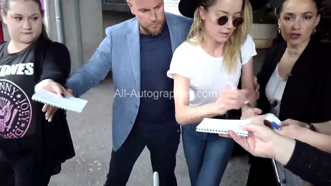 Amber Heard signing autographs at the Cannes Film Festival - YouTube