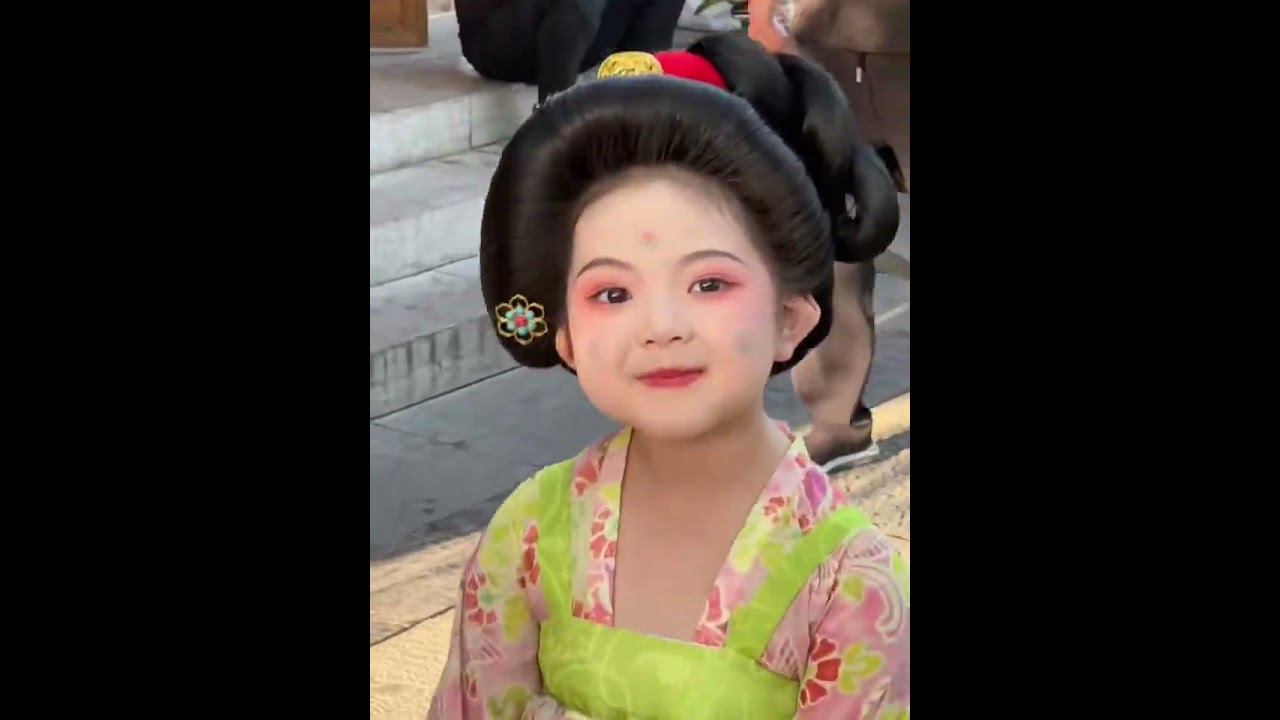 眼花了~人群中咋还混进一只小唐俑 #短剧 #幽默 #青春 #搞笑日常 #搞笑视频 #剧情 #情感 #funny #shorts #日常 #抽象 #熱門 #大熱門 #美女 #女孩  #可爱 #美丽的