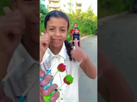 الطفل اكل چيلي كولا