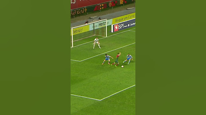 Unai Simón denies Diogo Jota! 💪