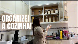 Faxina na cozinha | Limpeza e organização dos armários | Vivendo em PORTUGAL 🇵🇹