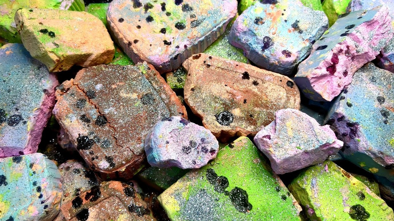 Gym chalk, soft, crunchy, dusty،oddlysatisfying #asmr 