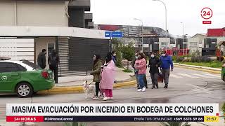 Masiva evacuación por incendio en bodega de colchones en Coquimbo