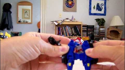 Transformers Animated Activators toy review: Bumblebee and Optimus Prime