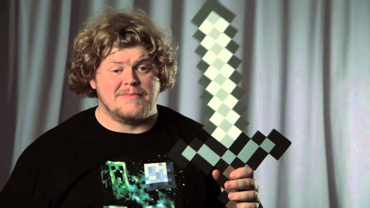 How To Make A Double Edged Axe In Minecraft Youtube