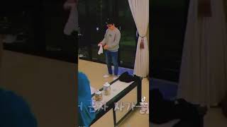 SEHUN NGAMBEK TIDAK MAU TIDUR SENDIRI