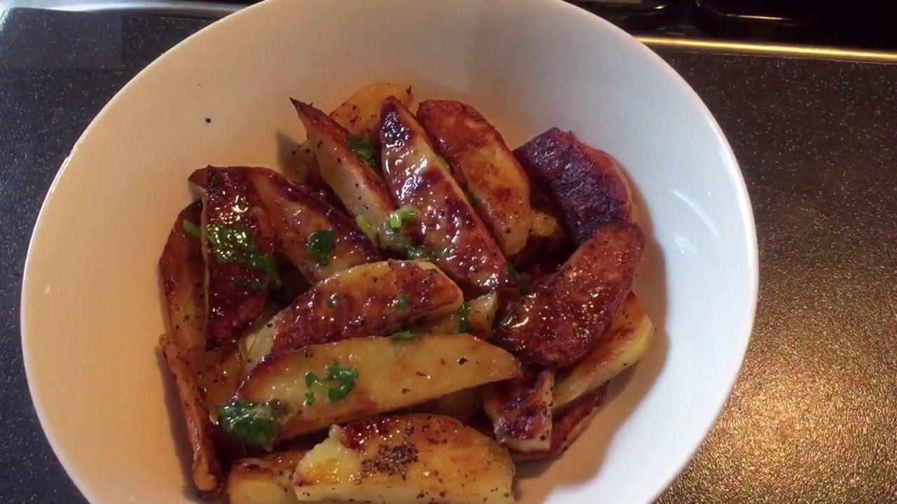 How to make roasted potato wedges with garlicشرائح البطاطس المحمرة بالثوم������������������ - YouTube