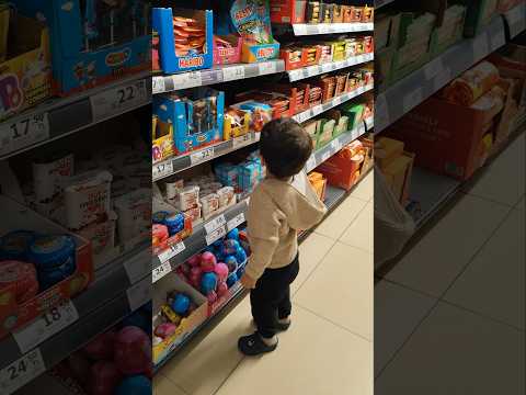 شوفو آدم اول ما يفوت الماركت لوين بيركض