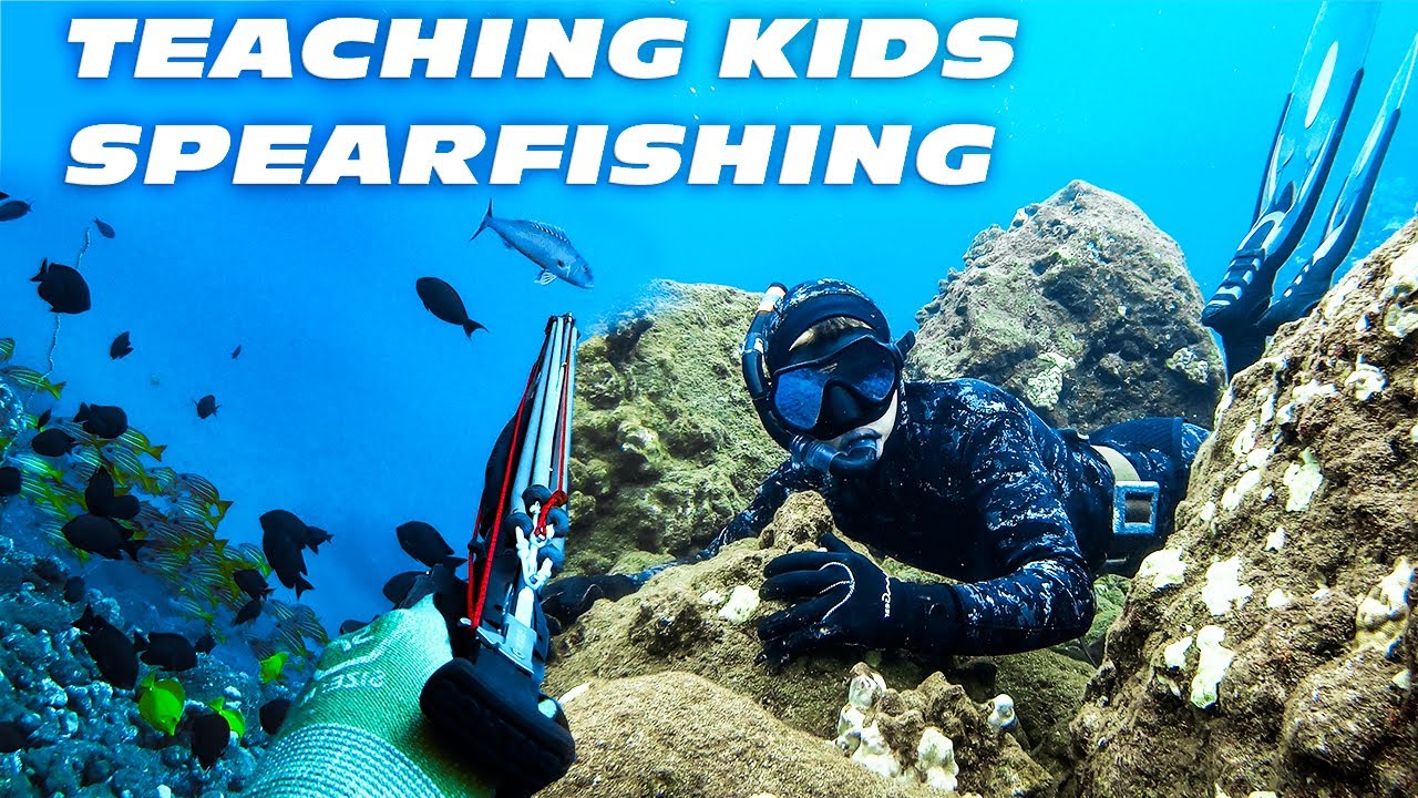 Teaching young kids how to improve their SPEARFISHING in LANAI!!!