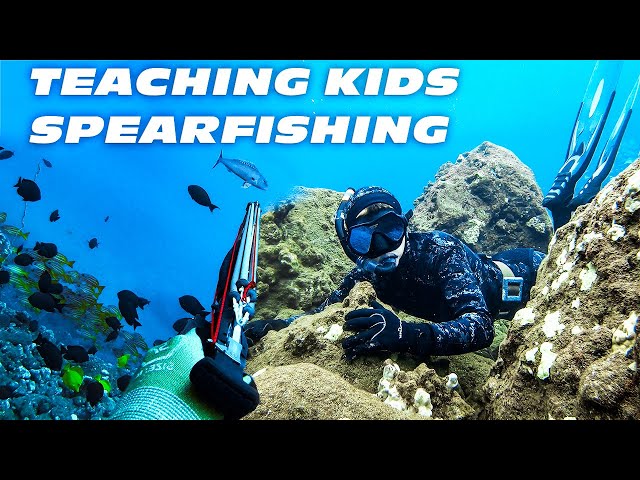 Teaching young kids how to improve their SPEARFISHING in LANAI!!! 