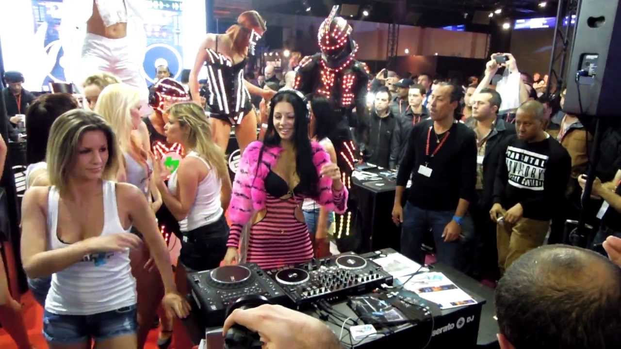 Mixmove 2013 Show on Reloop booth
