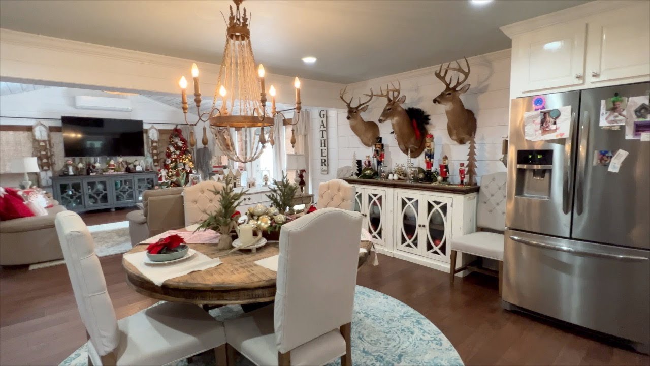 Christmas Home Tour: The Christmas Decorating Will Inspire You to Start ...