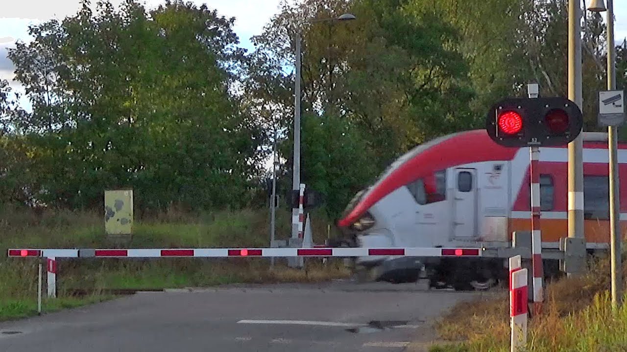2 Pociągi na Przejeździe Kolejowym | ul. Witnicka, Kostrzyn nad Odrą | Polish railroad crossing