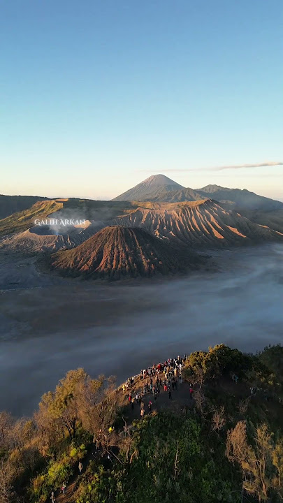 Bromo, negeri di atas awan 🌈#bromo #wisatainternasional #pemandangan  #pesonaindonesia #shorts