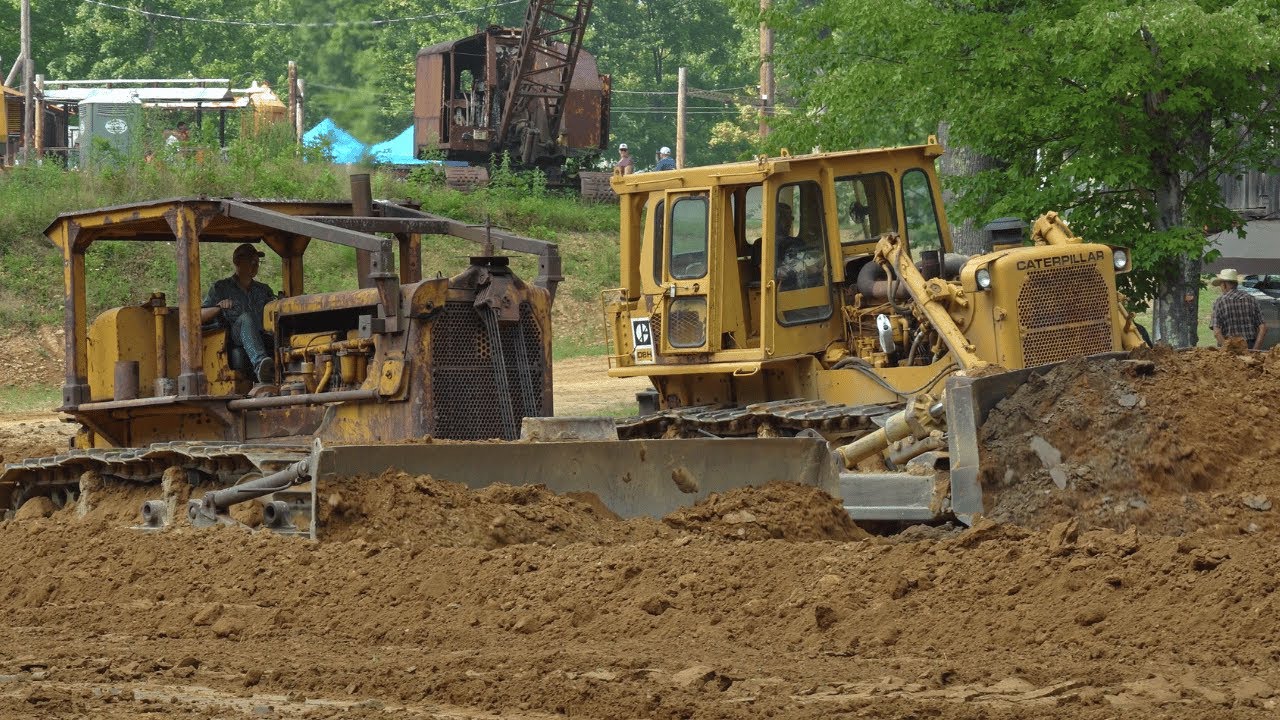 Double D8 Caterpillars Working Together - YouTube