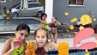 Brincadeira de caça moedas na piscina! #piscinas #poolparty #amigas #diversão