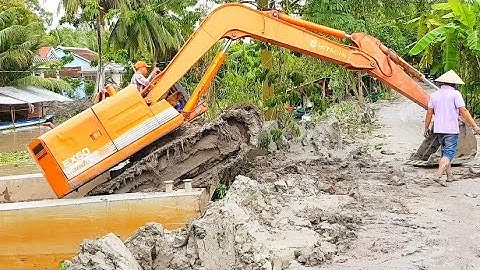 QUAY CẬN CẢNH XE CUỐC HITACHI KOBE BAN ĐẤT XUỐNG PHÀ HÓT QUÁ cần cẩu xáng cạp xáng dây xe xúc