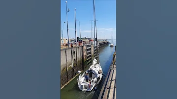 ??? Vlissingen Netherlands ???? Sluicebox @TravelwithHugoF  #boatlock #sluicebox #sluice #sluis