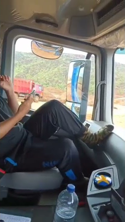 SUASANA TAMBANG DI SIANG HARI #pekerjatambang #tambangnikel #short #shorts #fypシ #shortvideo